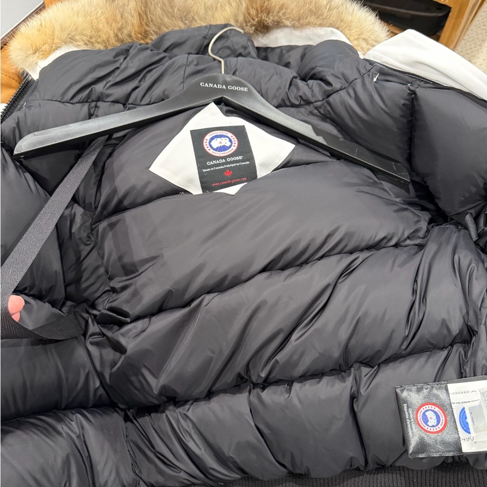 Canada Goose Women's Chilliwack Bomber Jacket - Picture 13 of 15